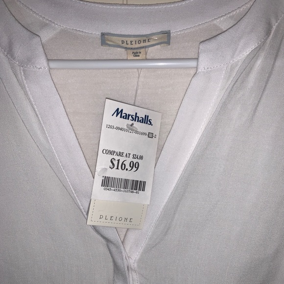 White top. - Picture 2 of 3